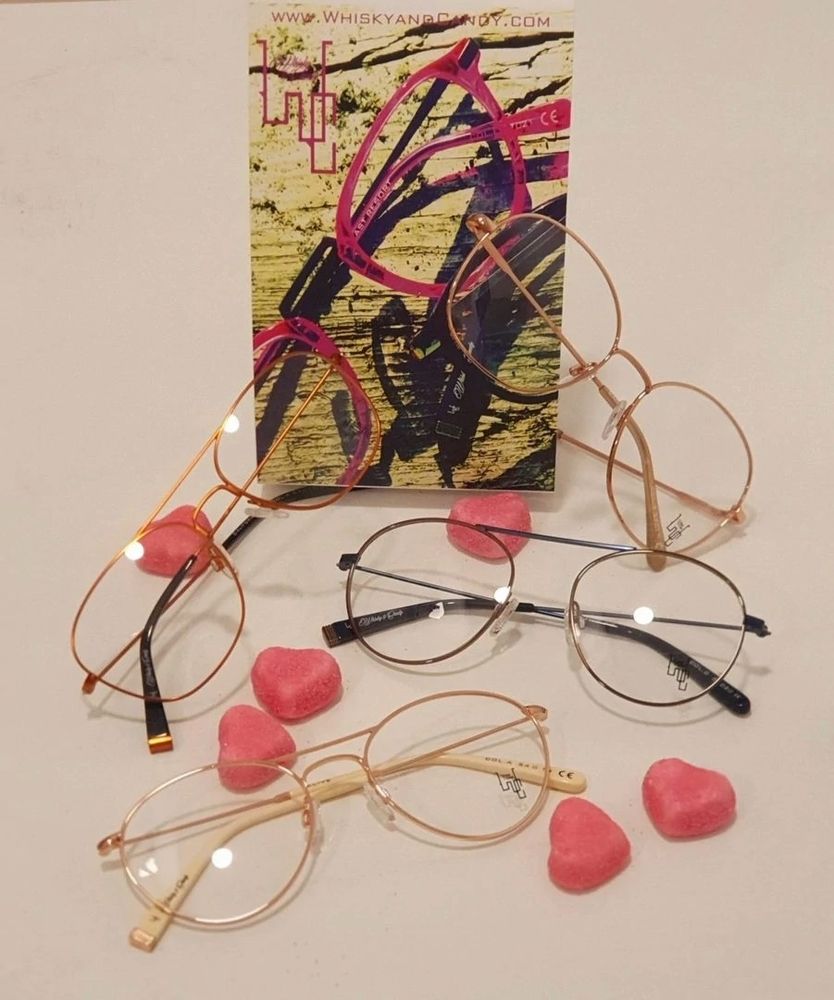 Modische Brillen in verschiedenen Stilen und Farben.
